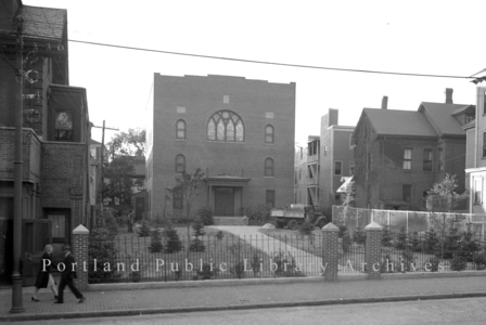 Etz Chaim in 1941. The photo was taken for the Press Herald on the occasion of the dedication of its new entrance and garden in front.